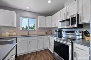 195 Bay Point Dr, Castle Rock, WA 98611 - Photo 7
