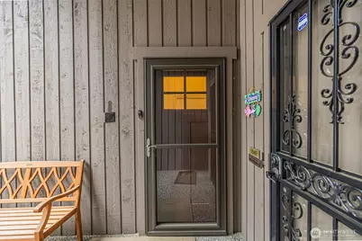 1542 NE 140th Street #E6, Seattle, WA 98125 - Photo 3