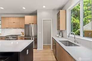 4460 Midvale Ave N, Seattle, WA 98103 - Photo 13