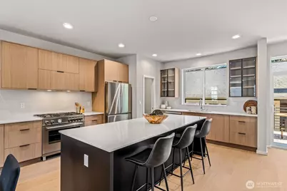 4460 Midvale Avenue N, Seattle, WA 98103 - Photo 9