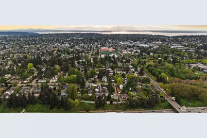 9024 Corliss Avenue N, Seattle, WA 98103 - Photo 35