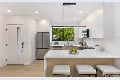 9026 Corliss Avenue N, Seattle, WA 98103 - Photo 5