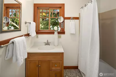 3917 Interlake Avenue N, Seattle, WA 98103 - Photo 21