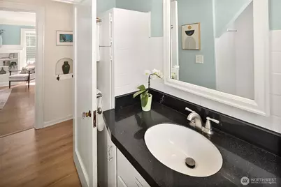 3917 Interlake Avenue N, Seattle, WA 98103 - Photo 15