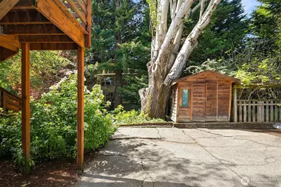 3917 Interlake Avenue N, Seattle, WA 98103 - Photo 31