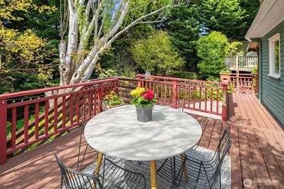 3917 Interlake Avenue N, Seattle, WA 98103 - Photo 29