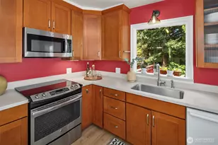 3917 Interlake Ave N, Seattle, WA 98103 - Photo 11
