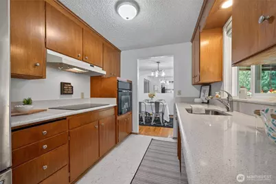 13321 28th Avenue NE, Seattle, WA 98125 - Photo 11