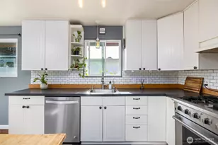 1702 36th St, Anacortes, WA 98221 - Photo 13