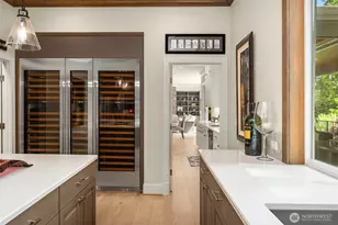 10461 SE 23rd St, Bellevue, WA 98004 - Photo 11