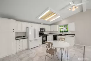 23606 Lake Dr W, Bothell, WA 98021 - Photo 9