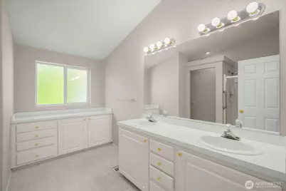23606 Lake Dr W, Bothell, WA 98021 - Photo 17