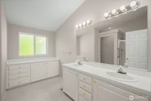 23606 Lake Dr W, Bothell, WA 98021 - Photo 17