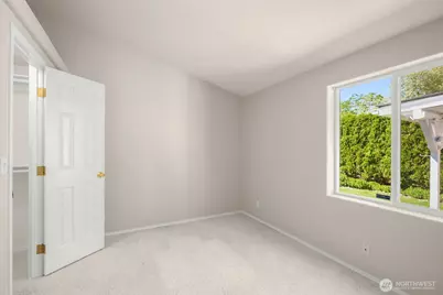 23606 Lake Dr W, Bothell, WA 98021 - Photo 19