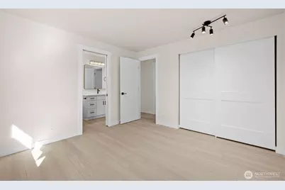 917 N 100th Street, Seattle, WA 98133 - Photo 27