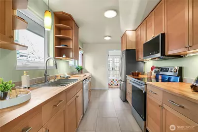 7217 28th Avenue NW, Seattle, WA 98117 - Photo 15