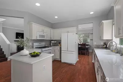5800 Balustrade Boulevard SE, Lacey, WA 98513 - Photo 5