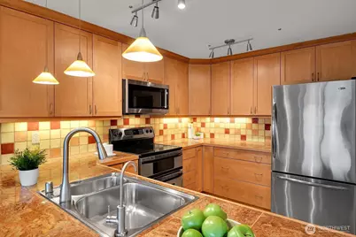 1964 26th Avenue W #203, Seattle, WA 98199 - Photo 3