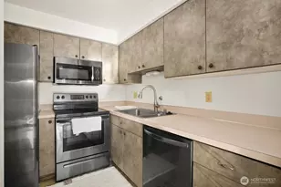 9030 Seward Park Ave S, Seattle, WA 98118 - Photo 11