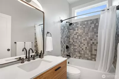 1803 Bigelow Avenue N, Seattle, WA 98109 - Photo 21