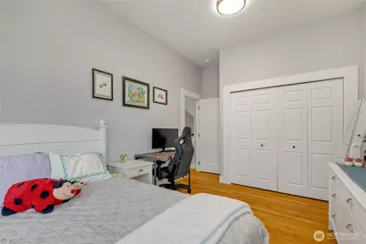 1803 Bigelow Avenue N, Seattle, WA 98109 - Photo 19