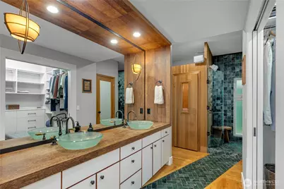 1803 Bigelow Avenue N, Seattle, WA 98109 - Photo 15