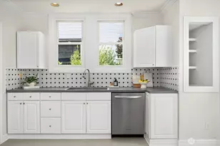 715 N 72nd St, Seattle, WA 98103 - Photo 11