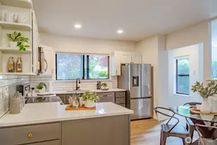 912 NE 115th St, Seattle, WA 98125 - Photo 13