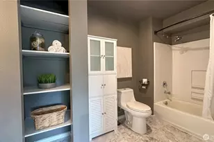 912 NE 115th St, Seattle, WA 98125 - Photo 23
