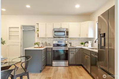 912 NE 115th Street, Seattle, WA 98125 - Photo 3