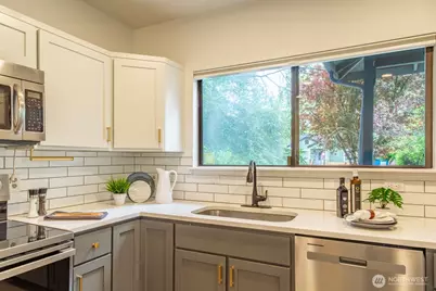 912 NE 115th Street, Seattle, WA 98125 - Photo 11