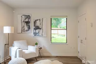912 NE 115th St, Seattle, WA 98125 - Photo 9