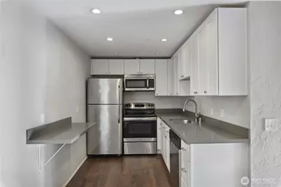 2100 N 106th Street #304, Seattle, WA 98133 - Photo 5
