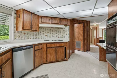 23809 Lake Drive E, Bothell, WA 98021 - Photo 15