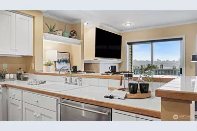 3420 Burke N #C-308, Seattle, WA 98103 - Photo 13