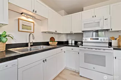 1711 NE 113th Street, Seattle, WA 98125 - Photo 9