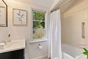 1711 NE 113th St, Seattle, WA 98125 - Photo 13