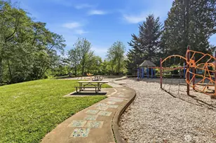 9243 Ashworth Ave N, Seattle, WA 98103 - Photo 39