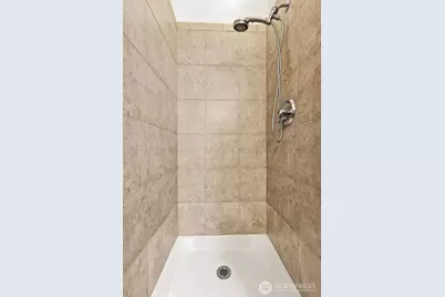 9243 Ashworth Avenue N #B, Seattle, WA 98103 - Photo 23
