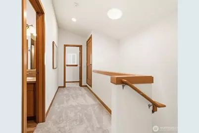 9243 Ashworth Avenue N #B, Seattle, WA 98103 - Photo 19