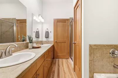 9243 Ashworth Avenue N #B, Seattle, WA 98103 - Photo 21