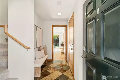 9243 Ashworth Avenue N #B, Seattle, WA 98103 - Photo 27