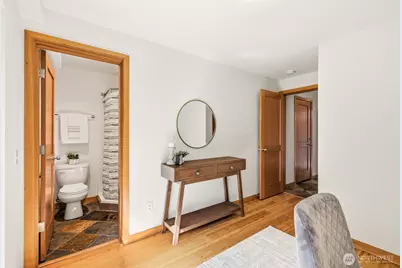 9243 Ashworth Avenue N #B, Seattle, WA 98103 - Photo 29