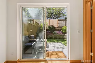 9243 Ashworth Ave N, Seattle, WA 98103 - Photo 31