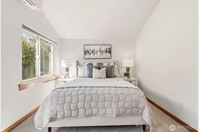 9243 Ashworth Avenue N #B, Seattle, WA 98103 - Photo 17