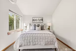 9243 Ashworth Ave N, Seattle, WA 98103 - Photo 17