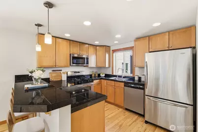 9243 Ashworth Avenue N #B, Seattle, WA 98103 - Photo 9