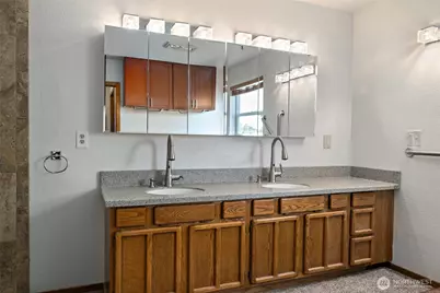 651 SE Bayshore Drive #E102, Oak Harbor, WA 98277 - Photo 15