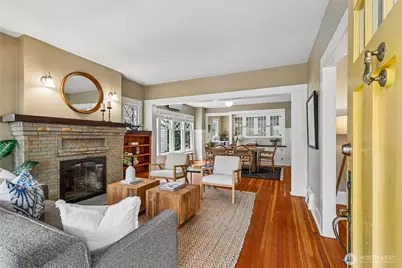 4015 Ashworth Avenue N, Seattle, WA 98103 - Photo 7