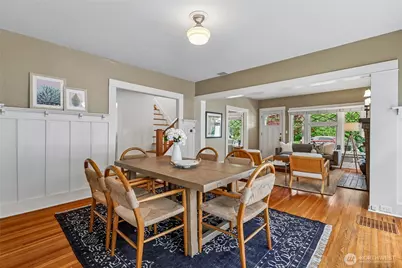 4015 Ashworth Avenue N, Seattle, WA 98103 - Photo 9